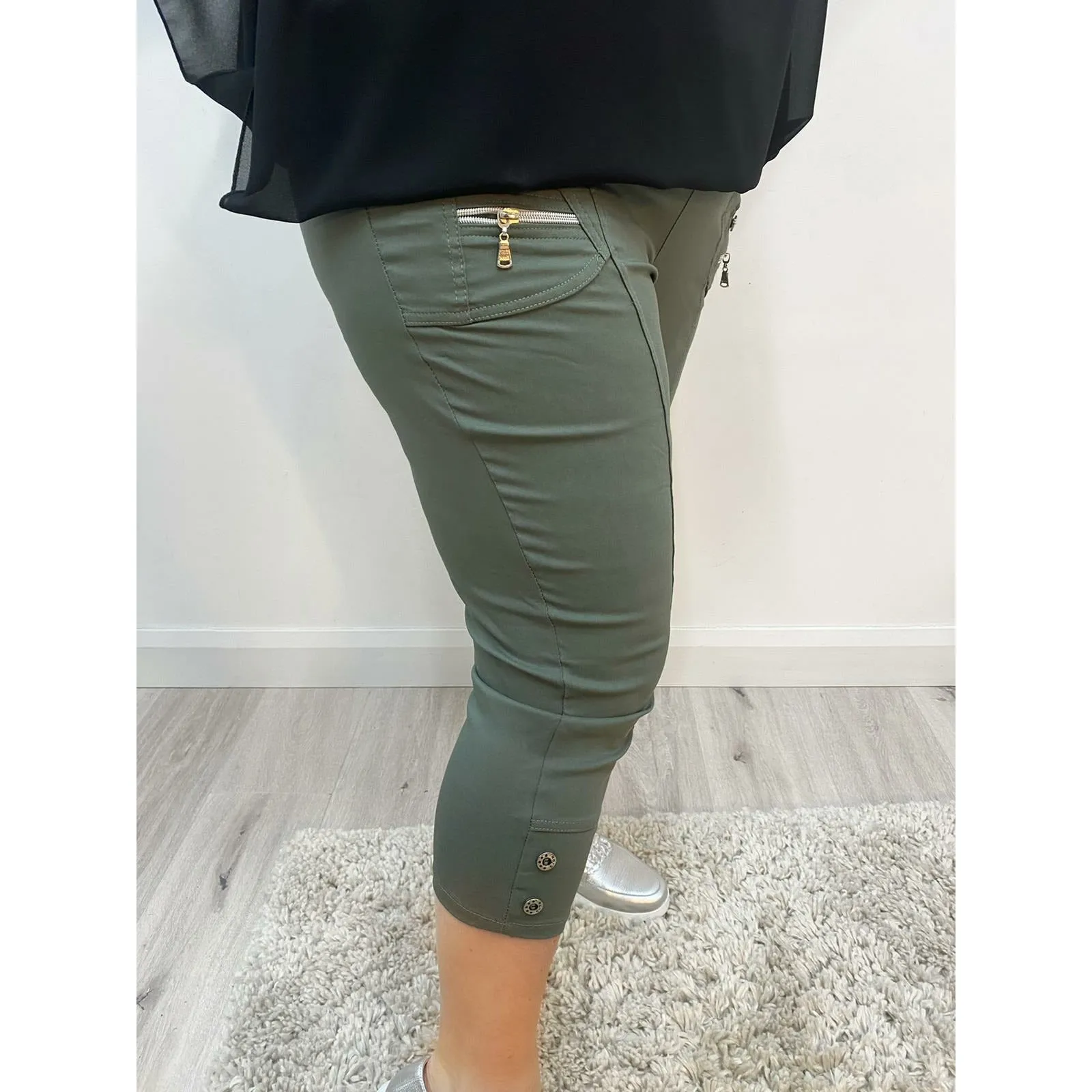 Lucie Crop Trousers in Khaki