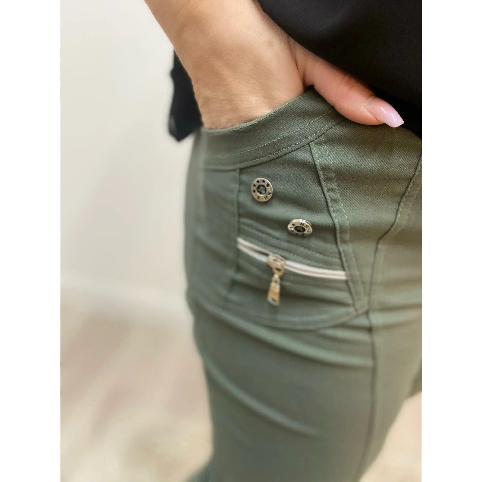 Lucie Crop Trousers in Khaki